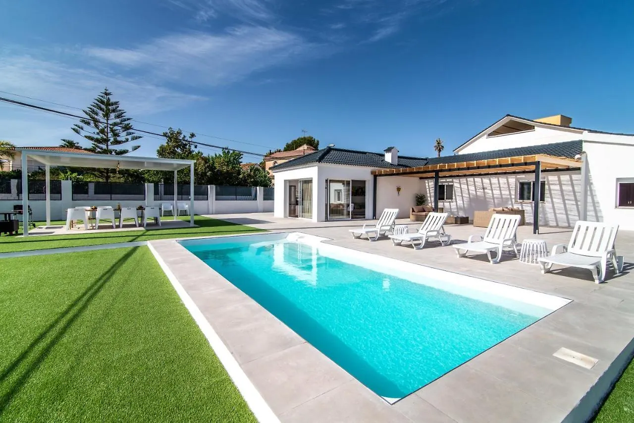 Palm Tree Villa - 5Bdr Paradise Pool / Chill Out Beds Torremolinos