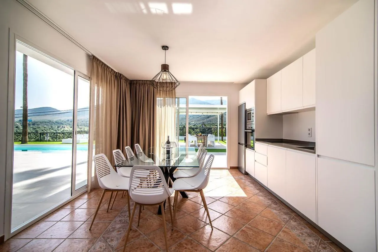 Palm Tree Villa - 5Bdr Paradise Pool / Chill Out Beds Torremolinos