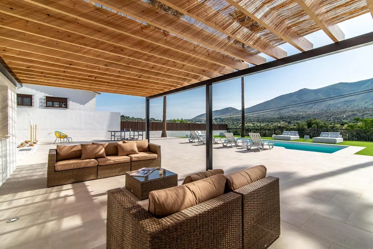Palm Tree Villa - 5Bdr Paradise Pool / Chill Out Beds Torremolinos